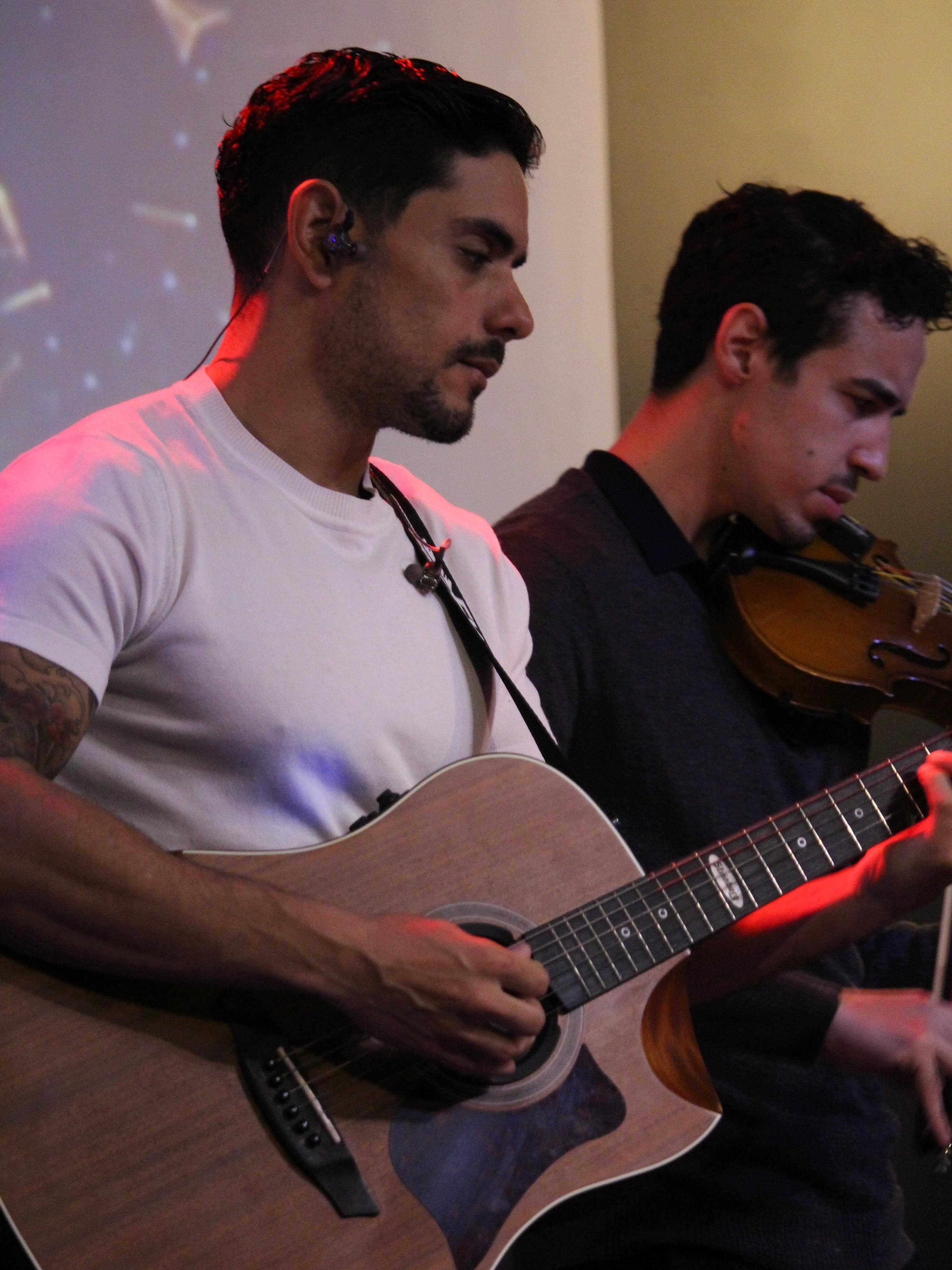 Banda de louvor tocando